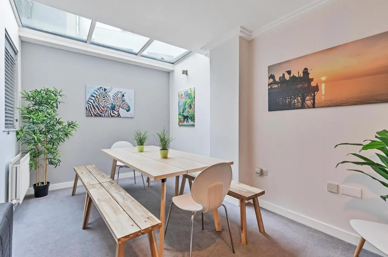 Brighton'S Best Big House - By My Getaways 아파트